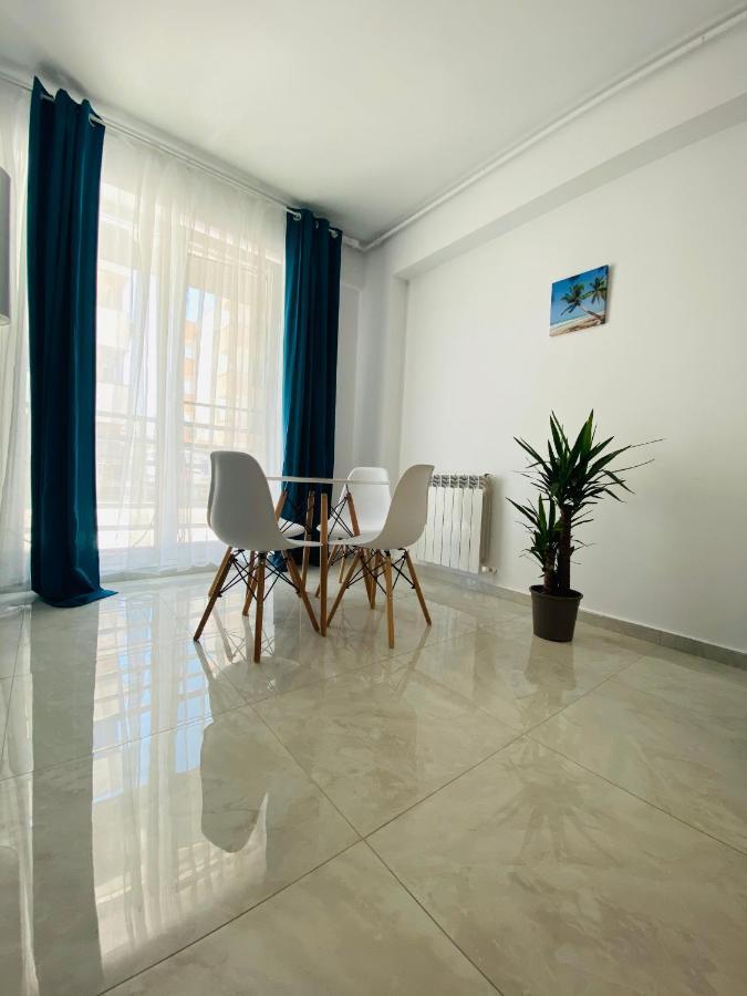 Beach Apartment By Mamaia Nord นาโวดาริ ภายนอก รูปภาพ