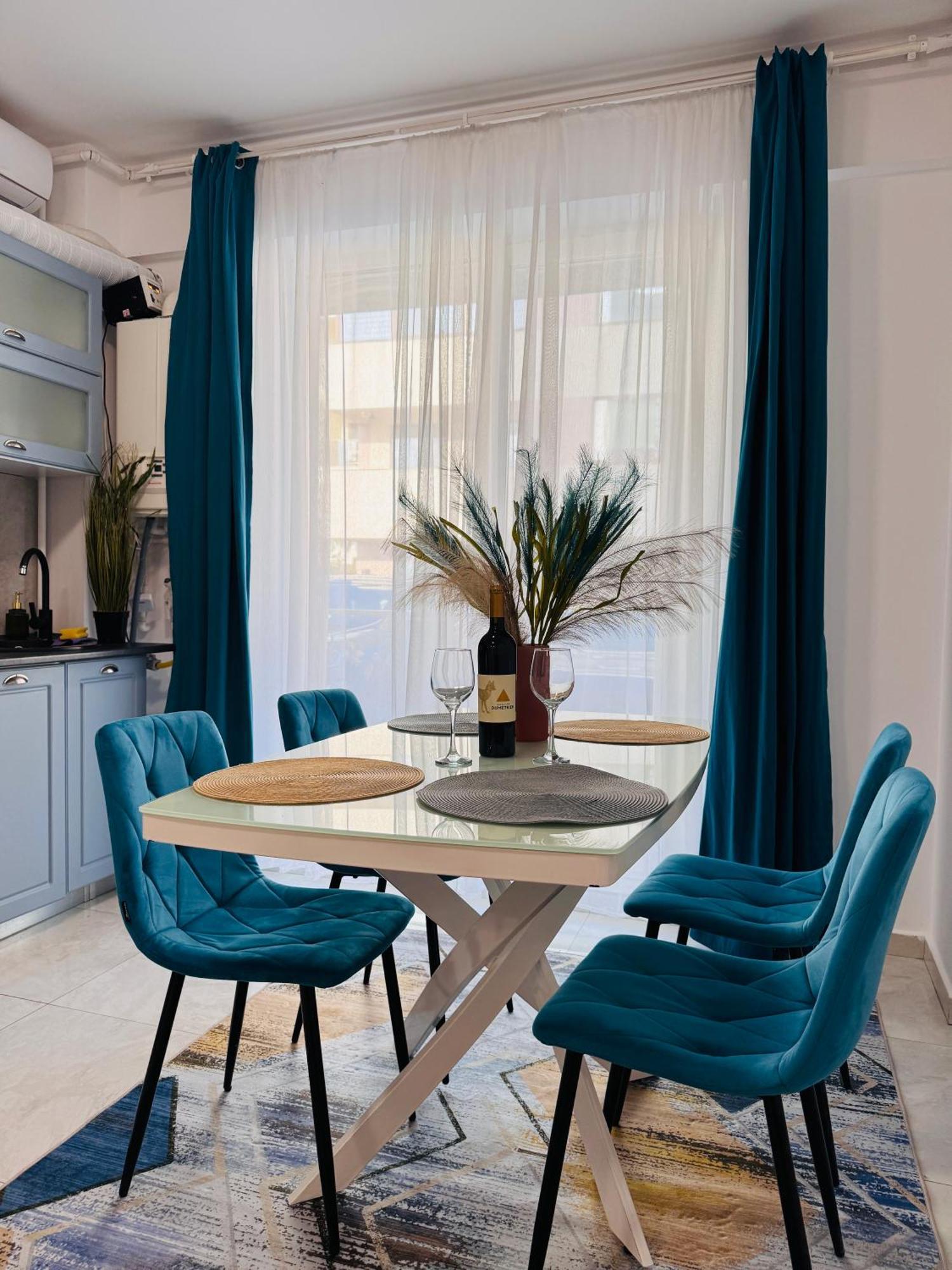 Beach Apartment By Mamaia Nord นาโวดาริ ภายนอก รูปภาพ
